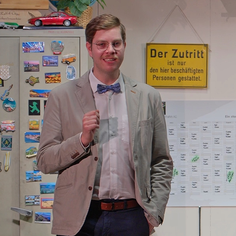 Thomas Mayer als Fluglotse Christian