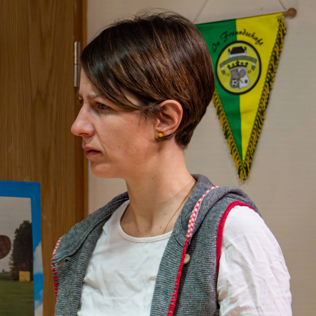 Sophie Huber als Putzkraft Vroni