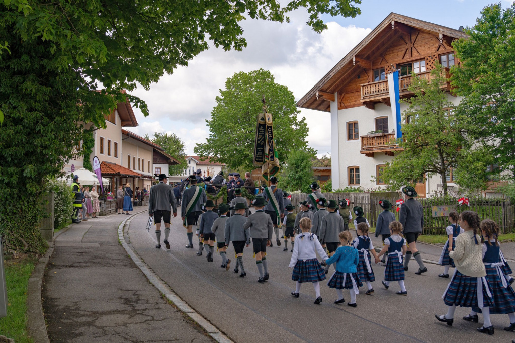 Kirchenzug vom Feuerwehrfest in Höhenrain