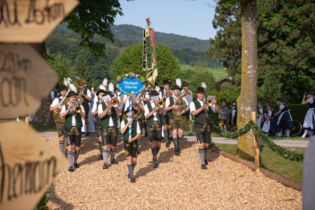 Einzug ins Festzelt