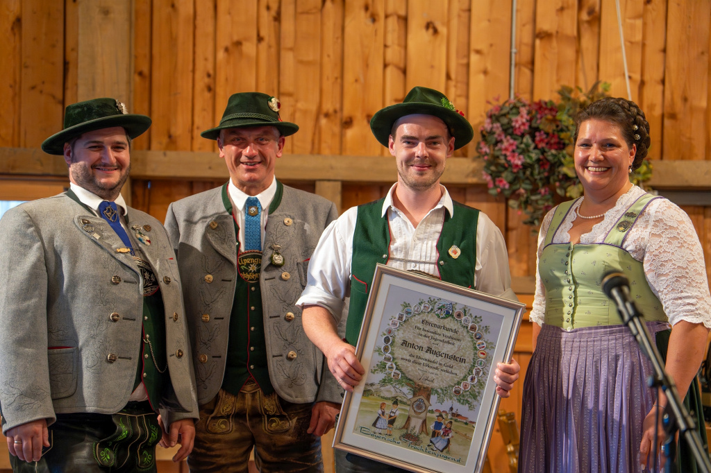 Ehrennadel der bayrischen Trachtenjugend in Gold