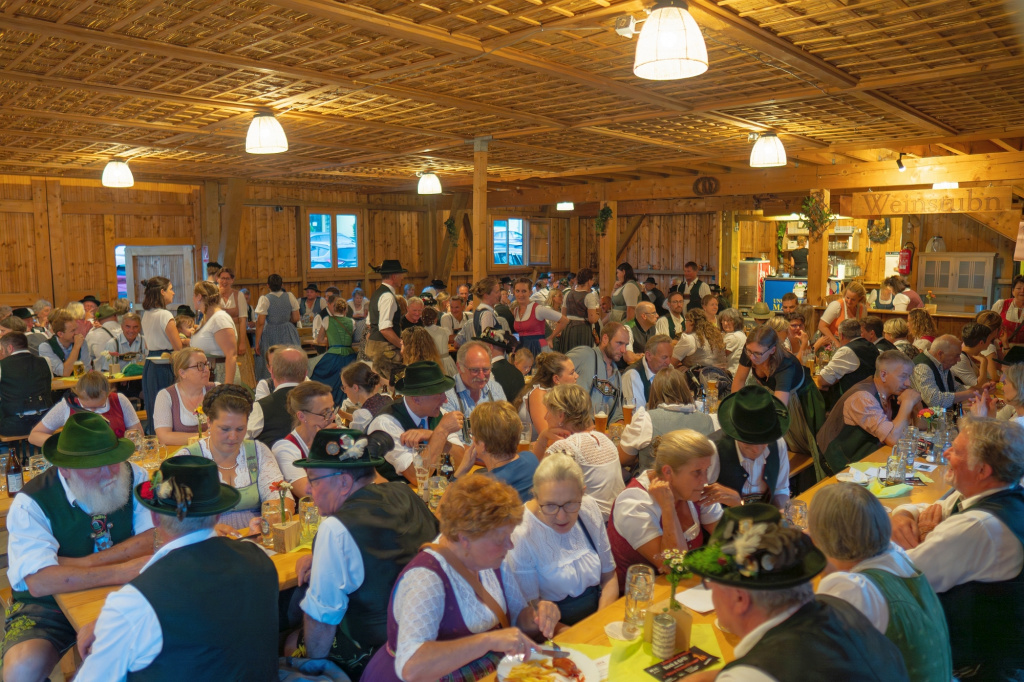 Viele Besucher beim Heimatabend.