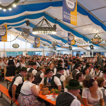 Volles Zelt beim Heimatabend zum Jubiläum Volles Zelt beim Heimatabend zum Jubiläum